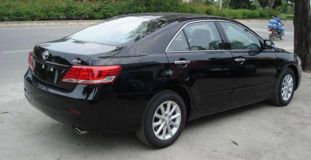 Cần bán xe toyota Camry 2.0E sản xuất 2009